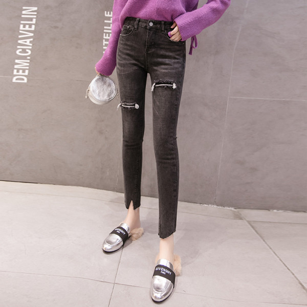 Jauns sieviešu džinsu modelis ar kabatām un saplēstiem motīviem