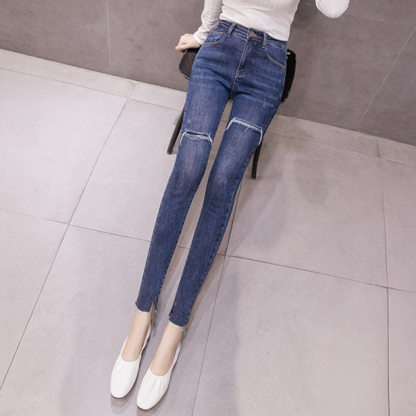 Jauns sieviešu džinsu modelis ar kabatām un saplēstiem motīviem