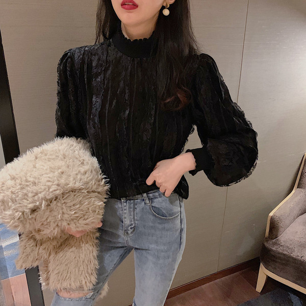 Stilīga sieviešu blūze ar polo apkakli un garām piedurknēm