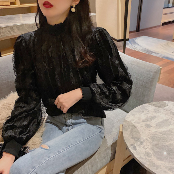 Stilīga sieviešu blūze ar polo apkakli un garām piedurknēm