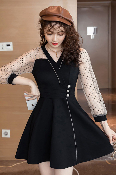 Moderni moteriška trumpo kirpimo suknelė su sagomis