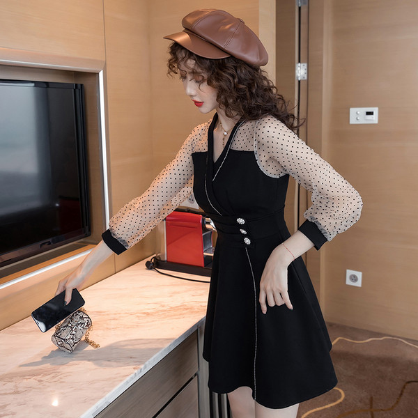 Moderni moteriška trumpo kirpimo suknelė su sagomis