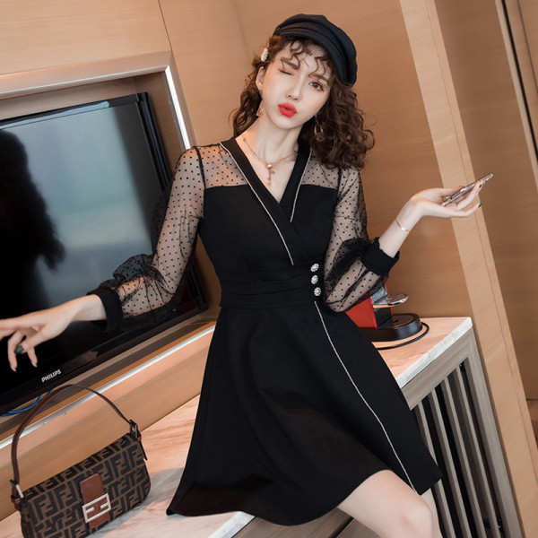 Moderni moteriška trumpo kirpimo suknelė su sagomis