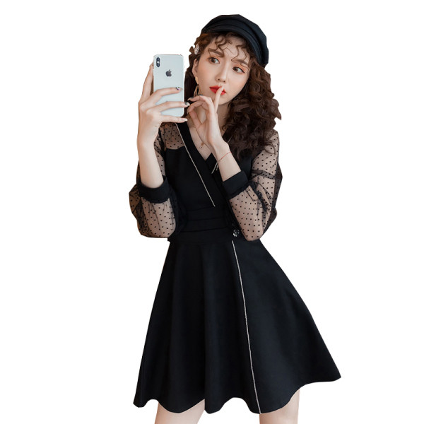 Moderni moteriška trumpo kirpimo suknelė su sagomis