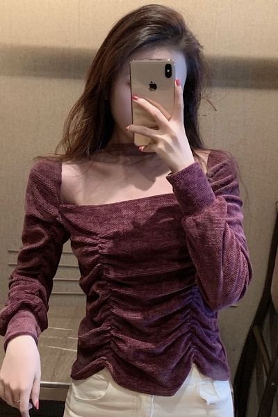 Modern női blúz, hosszú ujjal és szögletes nyakkivágással