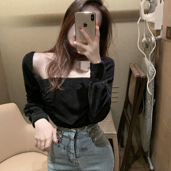 Modern női blúz, hosszú ujjal és szögletes nyakkivágással