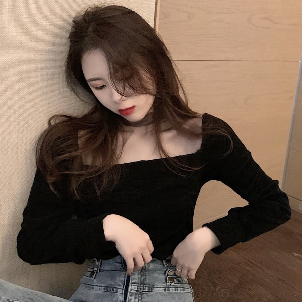 Modern női blúz, hosszú ujjal és szögletes nyakkivágással