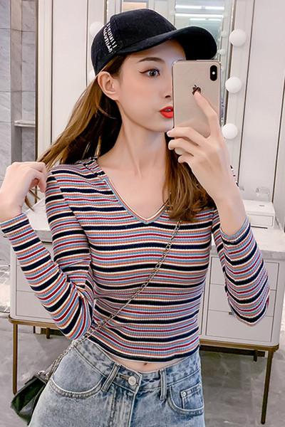 Svītraina sieviešu blūze ar kapuci un špica kakla izgriezumu