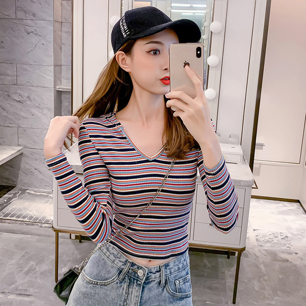 Svītraina sieviešu blūze ar kapuci un špica kakla izgriezumu