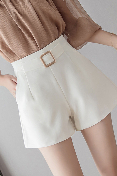 Elegantiški moteriški šortai su dirželiu