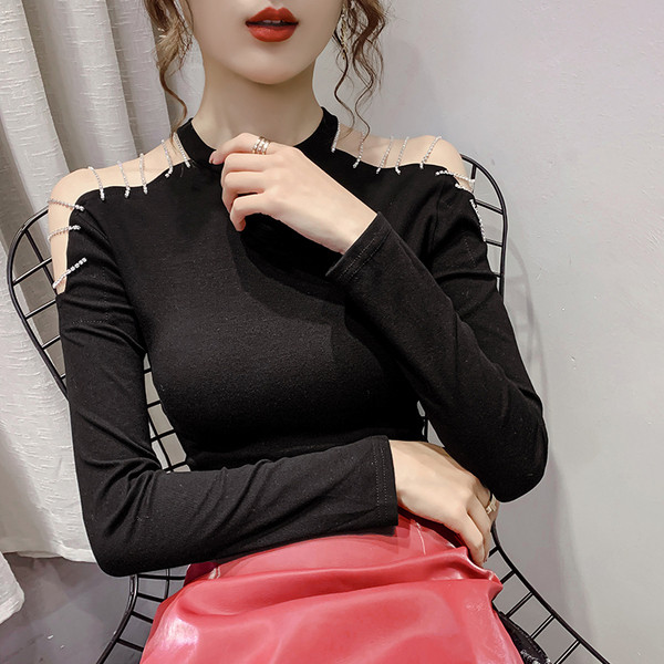 Moteriška laisvalaikio palaidinės modelis su ovalia iškirpte