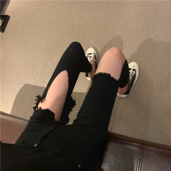 Polsterējums moderni džinsi Slim modelis ar saplēstiem motīviem