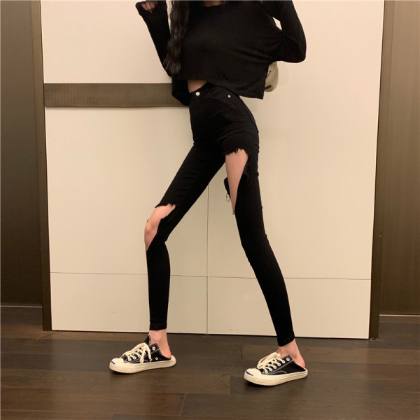 Polsterējums moderni džinsi Slim modelis ar saplēstiem motīviem