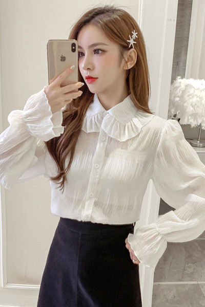 Stilīgs sieviešu krekls ar klasisku apkakli ar garām piedurknēm