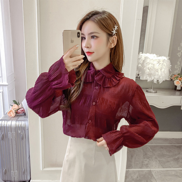 Stilīgs sieviešu krekls ar klasisku apkakli ar garām piedurknēm