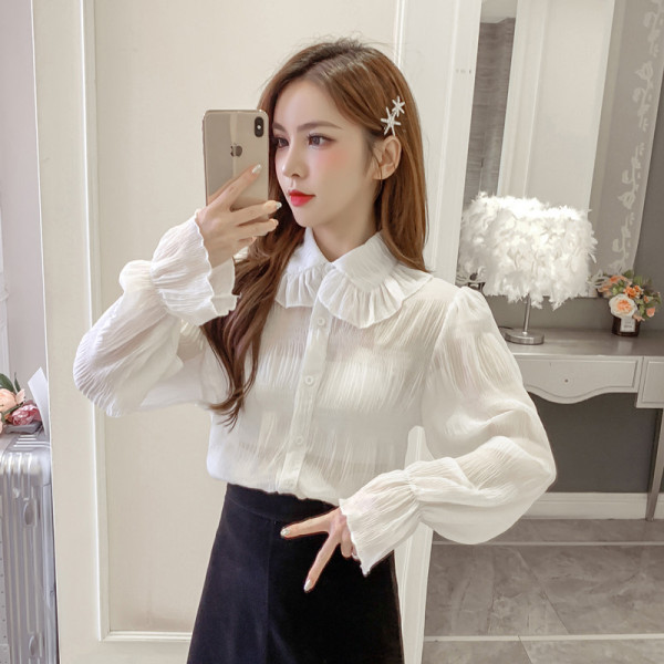 Stilīgs sieviešu krekls ar klasisku apkakli ar garām piedurknēm