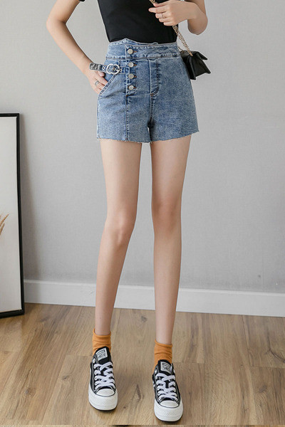 Moteriški šortai aukštu juosmeniu ir sagomis šonuose