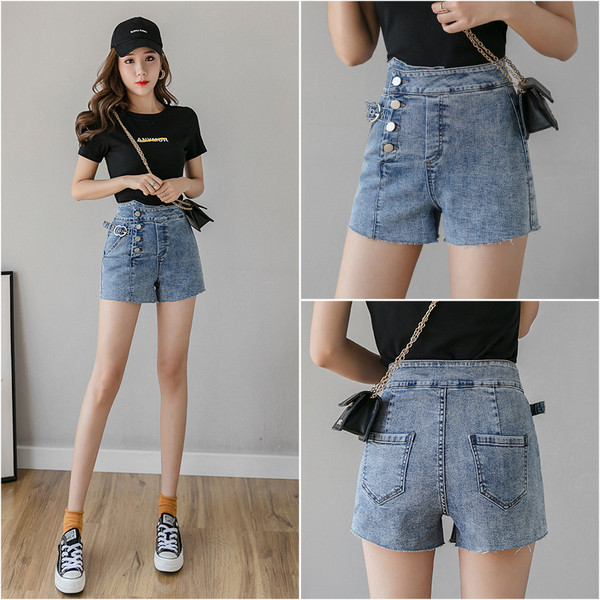 Moteriški šortai aukštu juosmeniu ir sagomis šonuose