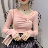 Moteriška laisvalaikio palaidinė ilgomis rankovėmis ir špico iškirpte