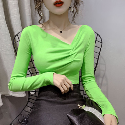 Moteriška laisvalaikio palaidinė ilgomis rankovėmis ir špico iškirpte