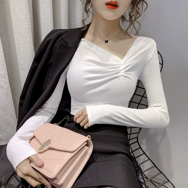 Moteriška laisvalaikio palaidinė ilgomis rankovėmis ir špico iškirpte