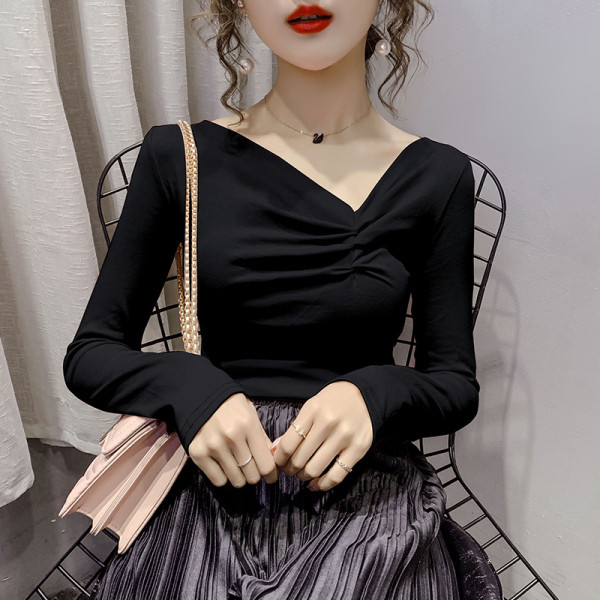 Moteriška laisvalaikio palaidinė ilgomis rankovėmis ir špico iškirpte