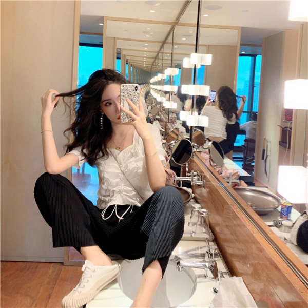 Alkalmi női blúz rövid ujjal és nyakkendővel