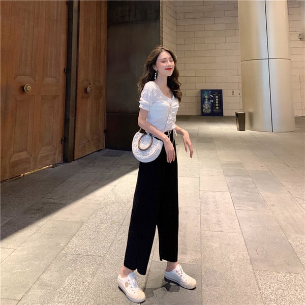 Alkalmi női blúz rövid ujjal és nyakkendővel