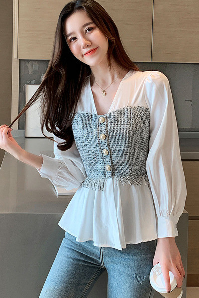 Moderna sieviešu blūze ar špica kakla izgriezumu un pogām