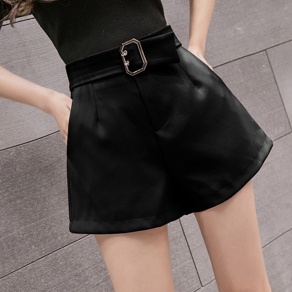 Eleganti sieviešu šorti ar jostu