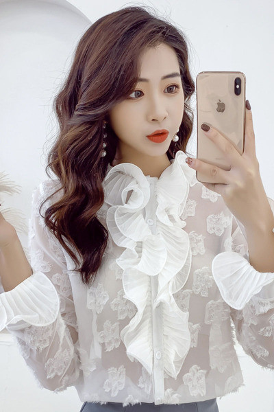 Elegants sieviešu krekls ar garām piedurknēm