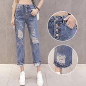 Moteriški aktualūs džinsai su plėšytais motyvais tiesus modelis