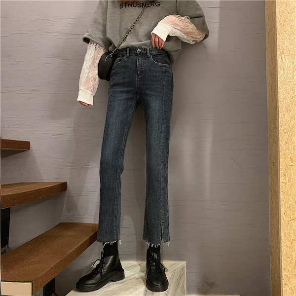 Дамски ежедневни дънки прав модел с цепка