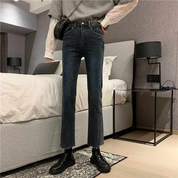 Дамски ежедневни дънки прав модел с цепка