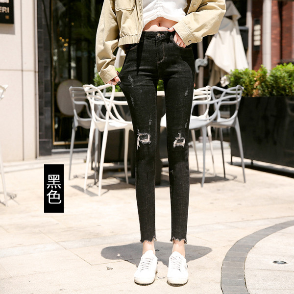 Sieviešu moderni džinsi ar saplēstiem motīviem Slim modelis