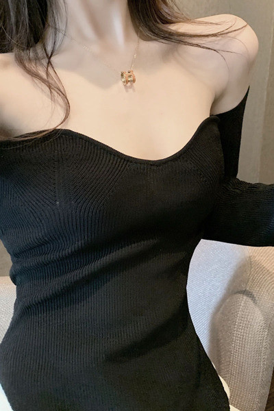 Sieviešu moderna blūze ar nolaistām piedurknēm