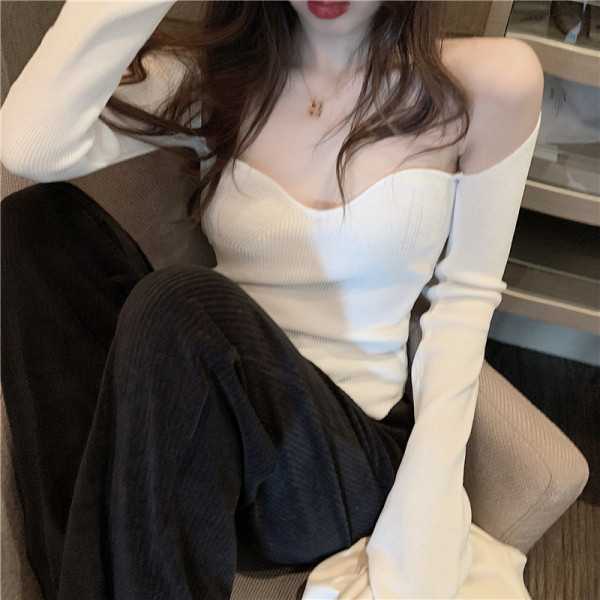 Sieviešu moderna blūze ar nolaistām piedurknēm