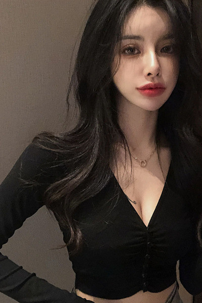 Sieviešu crop tops ar špica kakla izgriezumu un pogām