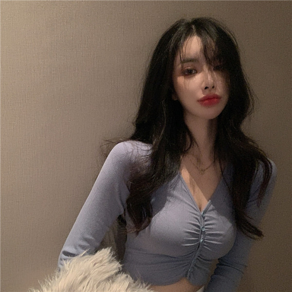 Sieviešu crop tops ar špica kakla izgriezumu un pogām