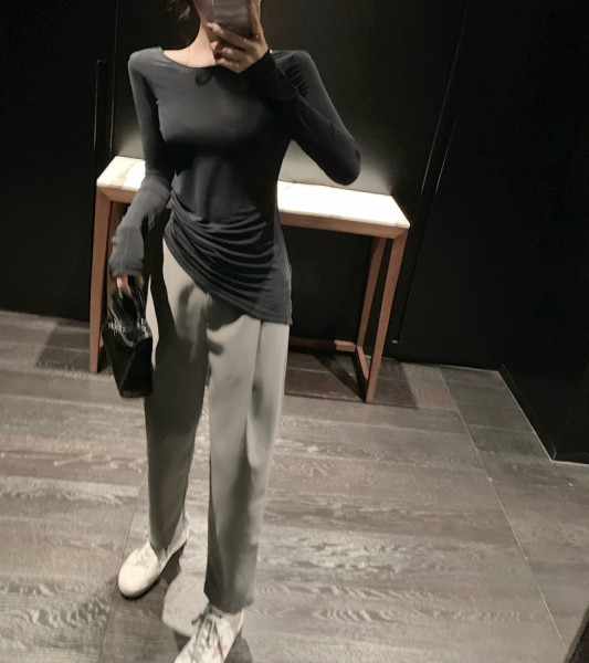 Ikdienas sieviešu blūze ar atkailinātu muguru un garām piedurknēm