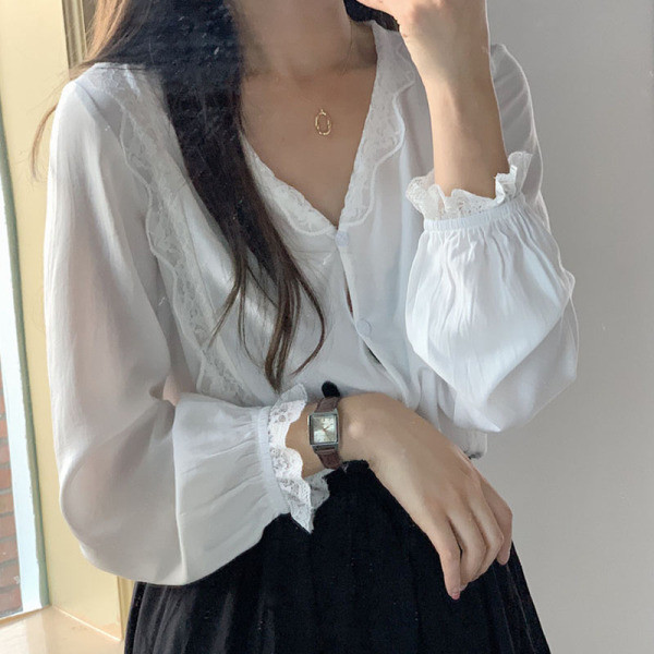 Pašreizējais sieviešu krekls ar špica kakla izgriezumu plats modelis