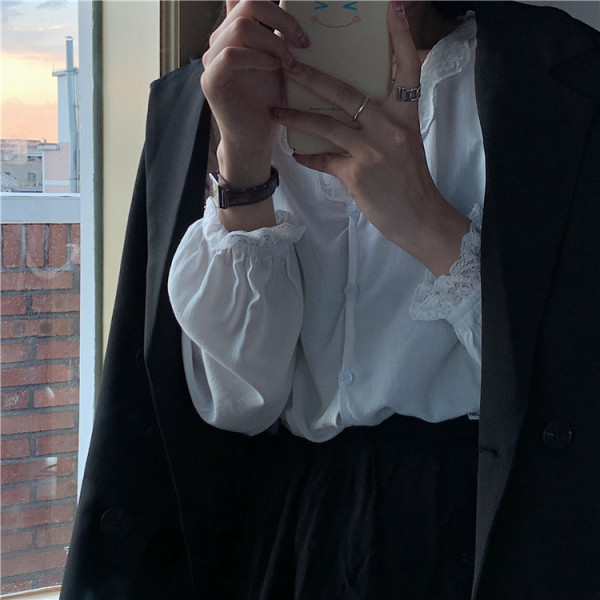 Pašreizējais sieviešu krekls ar špica kakla izgriezumu plats modelis