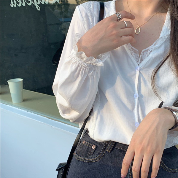 Pašreizējais sieviešu krekls ar špica kakla izgriezumu plats modelis