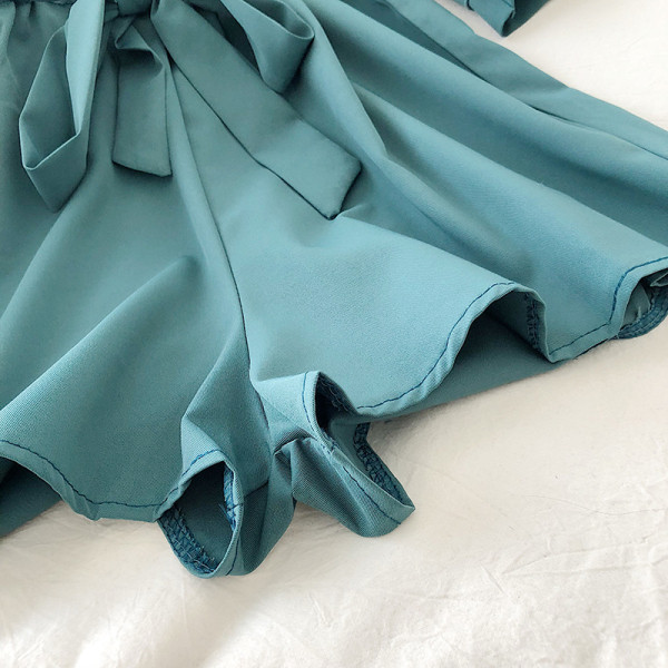 Modernūs moteriški kombinezonai ilgomis rankovėmis ir garbanomis