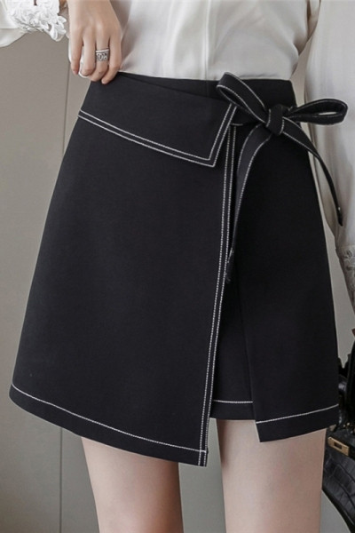 Moteriškas laisvalaikio trumpas sijonas su kaklaraiščiais ir aukštu juosmeniu