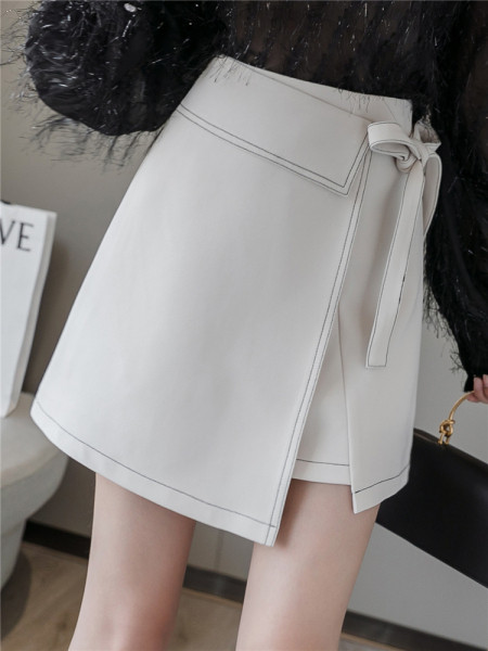 Moteriškas laisvalaikio trumpas sijonas su kaklaraiščiais ir aukštu juosmeniu