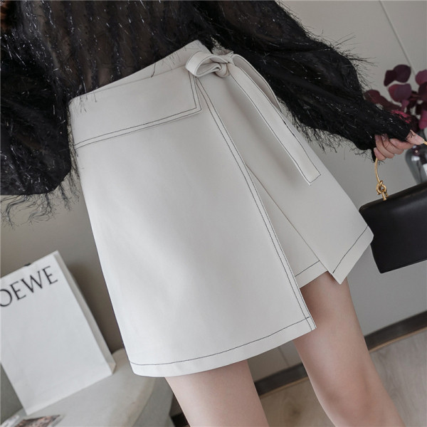 Moteriškas laisvalaikio trumpas sijonas su kaklaraiščiais ir aukštu juosmeniu