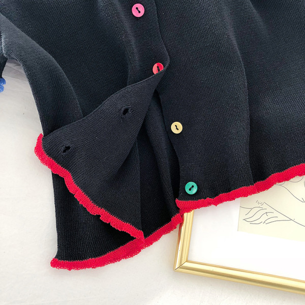 Ikdienas sieviešu blūze ar krāsainām pogām