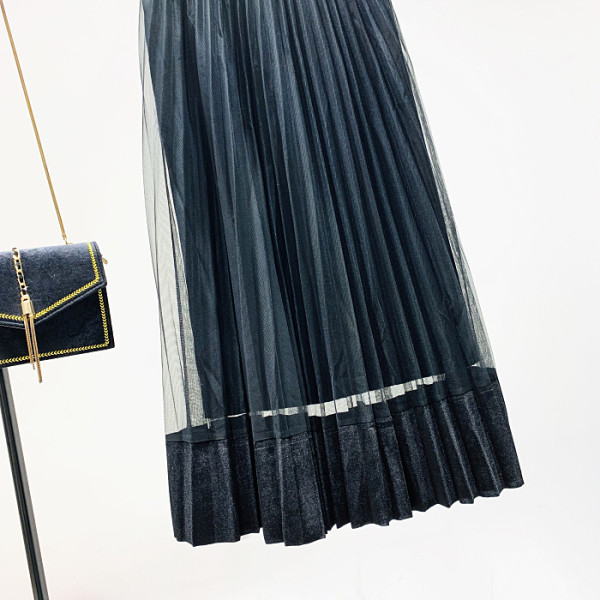 Moderni sieviešu kroku svārki ar samta tillu