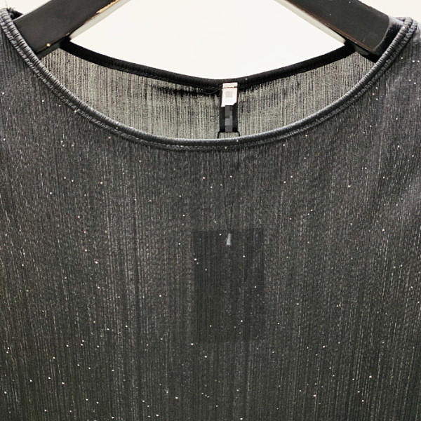 Modern női blúz széles lótusz ujjakkal és ovális nyakkivágással